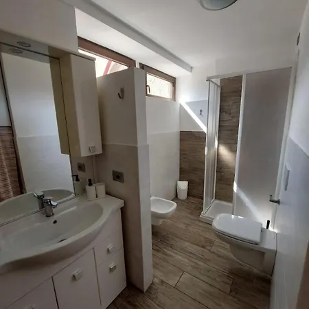 Casa Rosa Nel Borgo Di Linzanico Appartement Abbadia Lariana