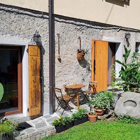Casa Rosa Nel Borgo Di Linzanico Daire *