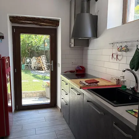 Casa Rosa Nel Borgo Di Linzanico