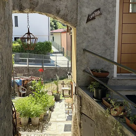 Casa Rosa Nel Borgo Di Linzanico * אבאדיה לריאנה