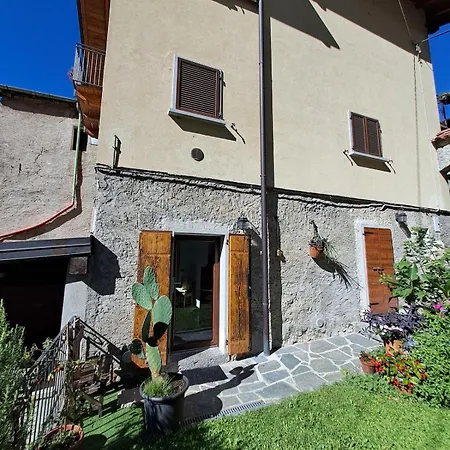 Casa Rosa Nel Borgo Di Linzanico Аббадия Лариана
