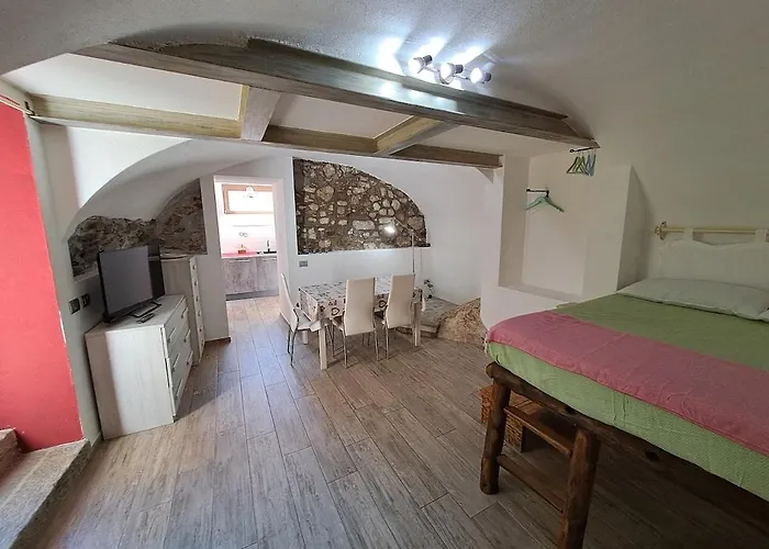 Casa Rosa Nel Borgo Di Linzanico * Abbadia Lariana