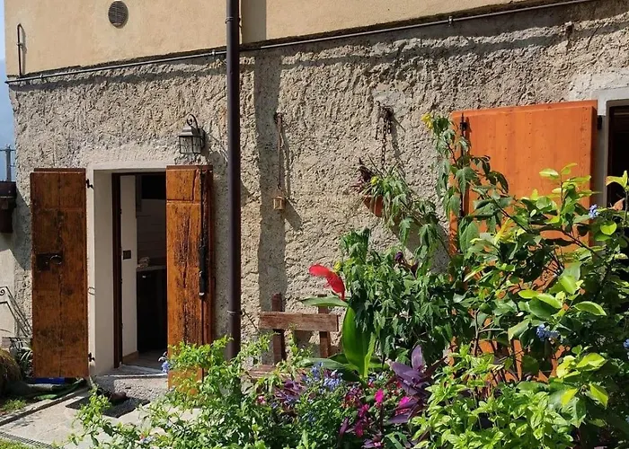 Casa Rosa Nel Borgo Di Linzanico Apartmán